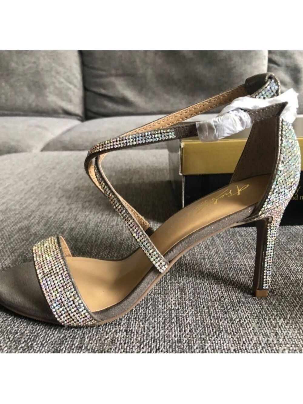 Thalia Sodi Women’s Dress Sandals Shoes Sparkling Golden Wedding Party Heels 6.5 - Picture 13 of 17